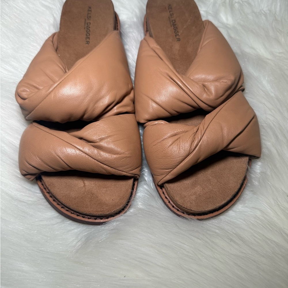 AEROSOLES Tan Slide Sandals with Twisted Design